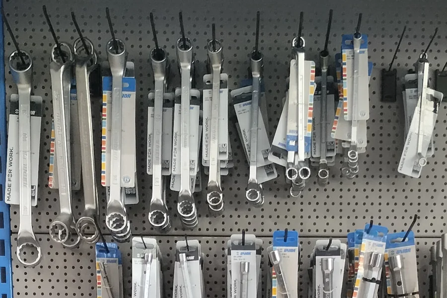 Llaves de estrella acodadas UNIOR colgadas por medida, en la tienda
