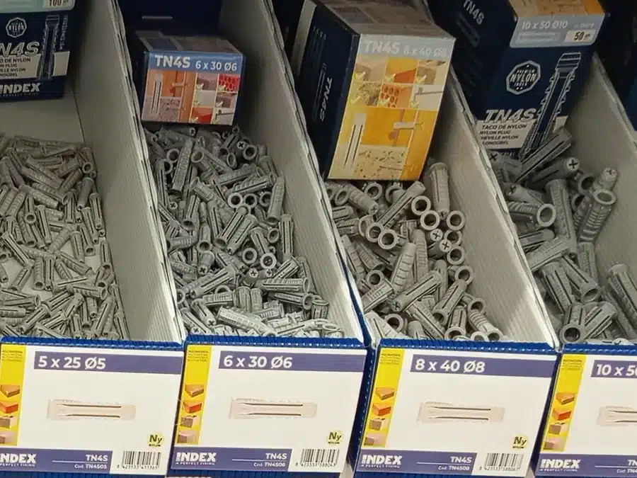 Cubetas de tacos de nylon universales por medidas en el lineal de la tienda