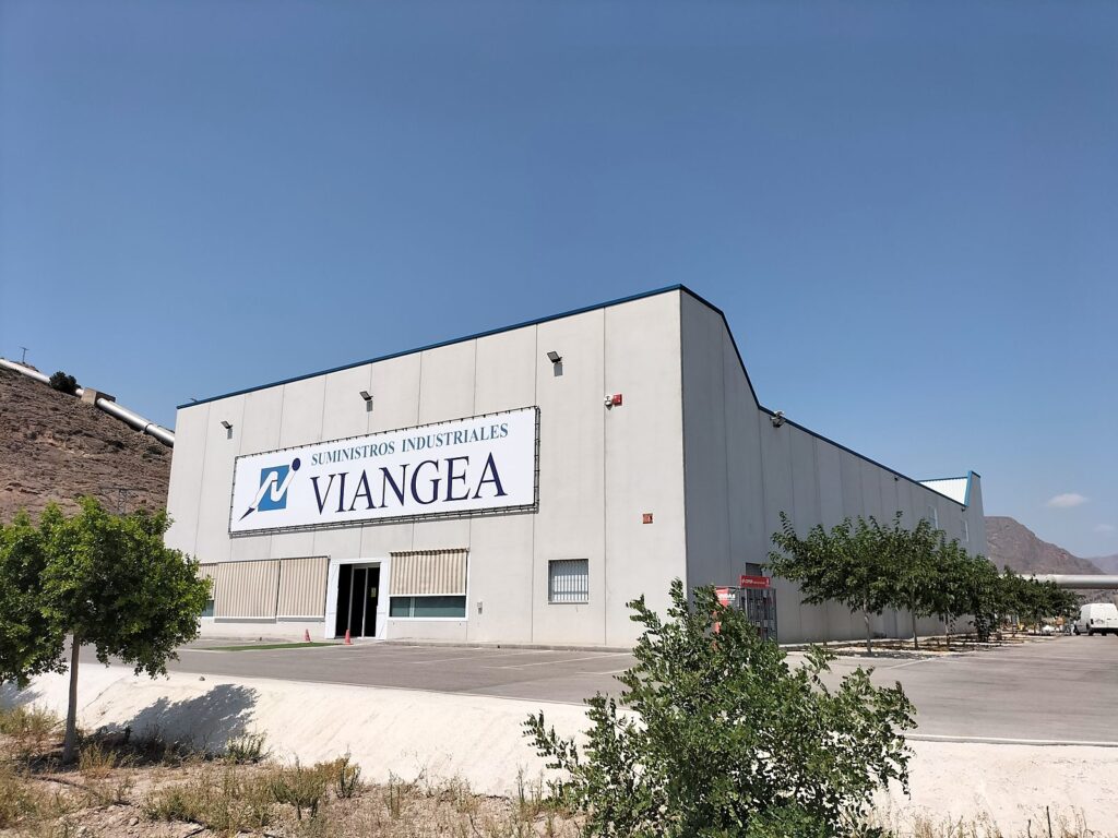 Fachada de Suministros Industriales Viangea en La Aparecida, Orihuela