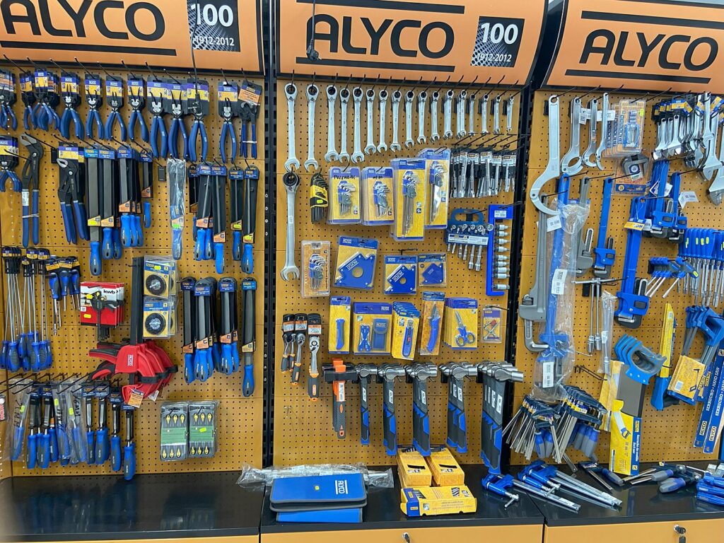 Herramienta manual Alyco en el expositor de Viangea