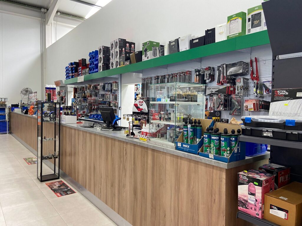 Mostrador de Viangea, ferretería industrial en La Aparecida
